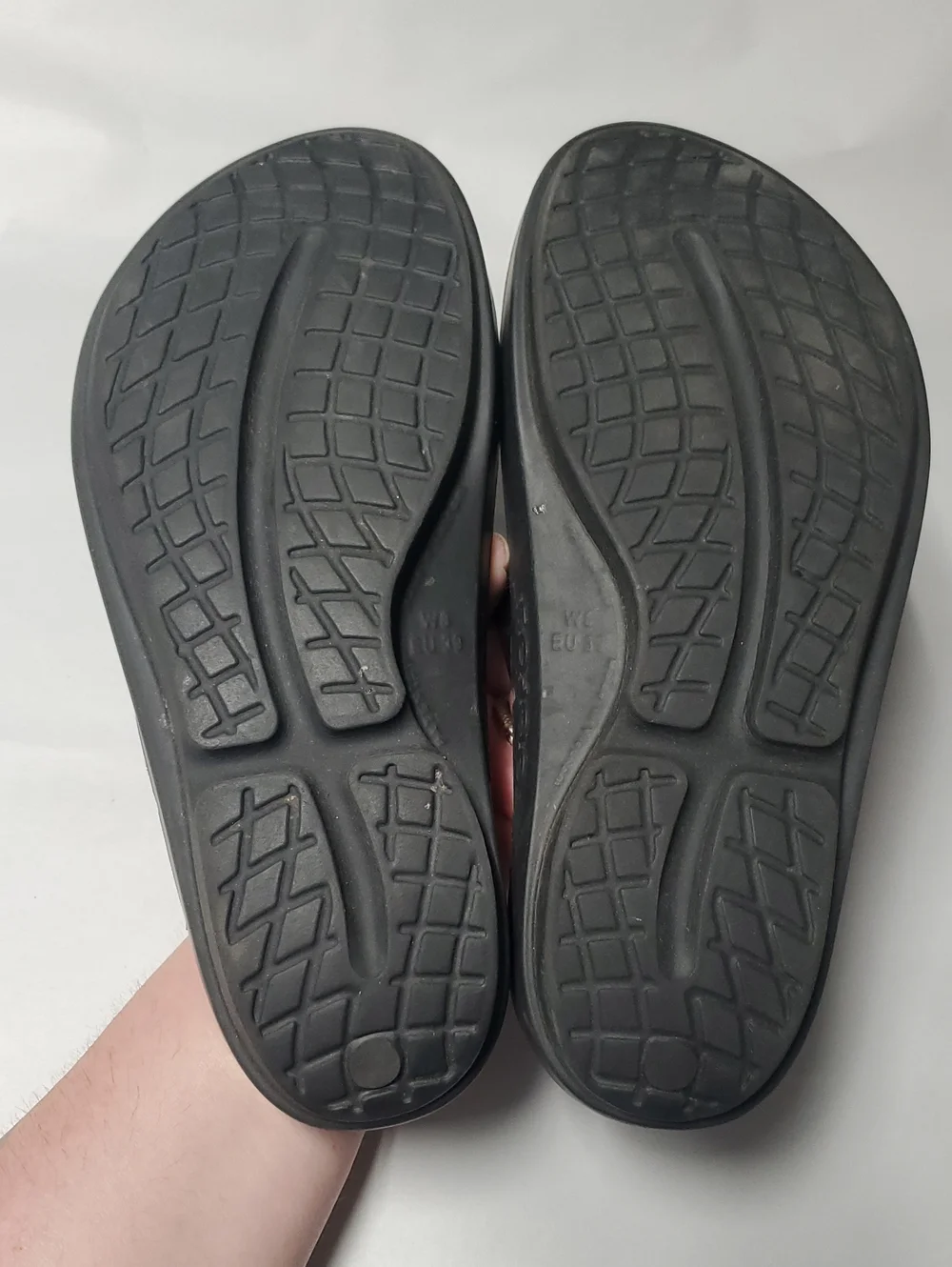 OOFOS OOlala Womens Black Thong Flip Flop Sandal Size 8 Recovery Performance